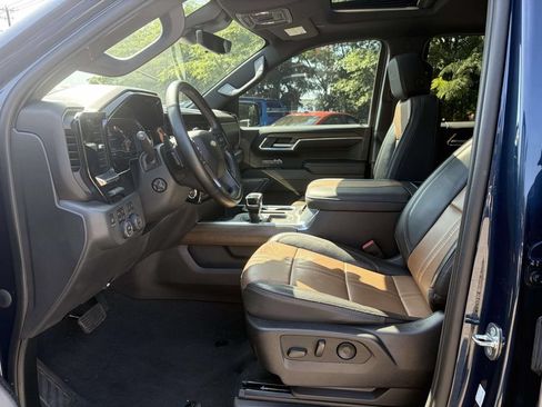 Used 2023 Chevrolet Silverado 1500 High Country w/ High Country Premium Package AWD/4WD image 14