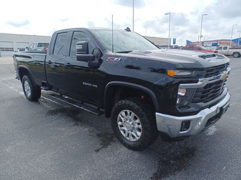 Used 2024 Chevrolet Silverado 2500 LT w/ Convenience Package AWD/4WD image 2