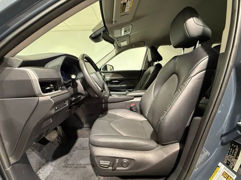 Certified 2024 Toyota Grand Highlander AWD image 13