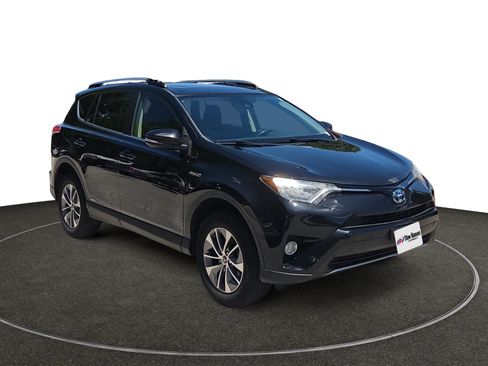 Used 2018 Toyota RAV4 XLE w/ Convenience Package AWD/4WD image 8