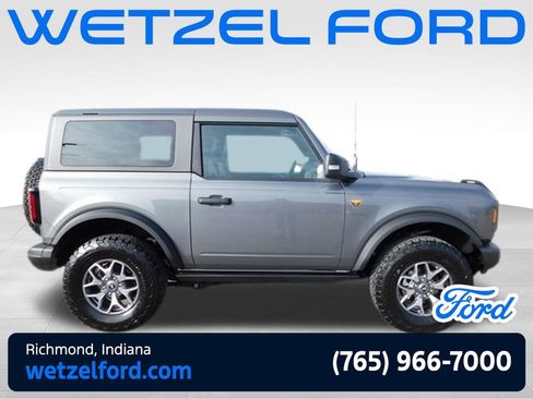 Used 2025 Ford Bronco Badlands AWD/4WD image 2