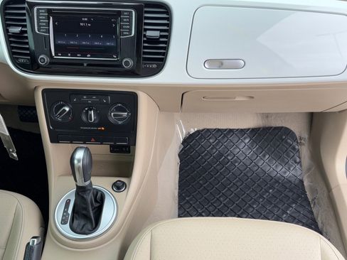 Used 2016 Volkswagen Beetle 1.8T SE w/ Lighting Package image 17