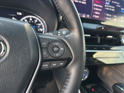 Used 2021 Toyota Venza Limited image 19