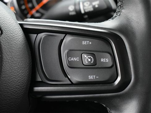 Certified 2022 Jeep Gladiator Willys image 19