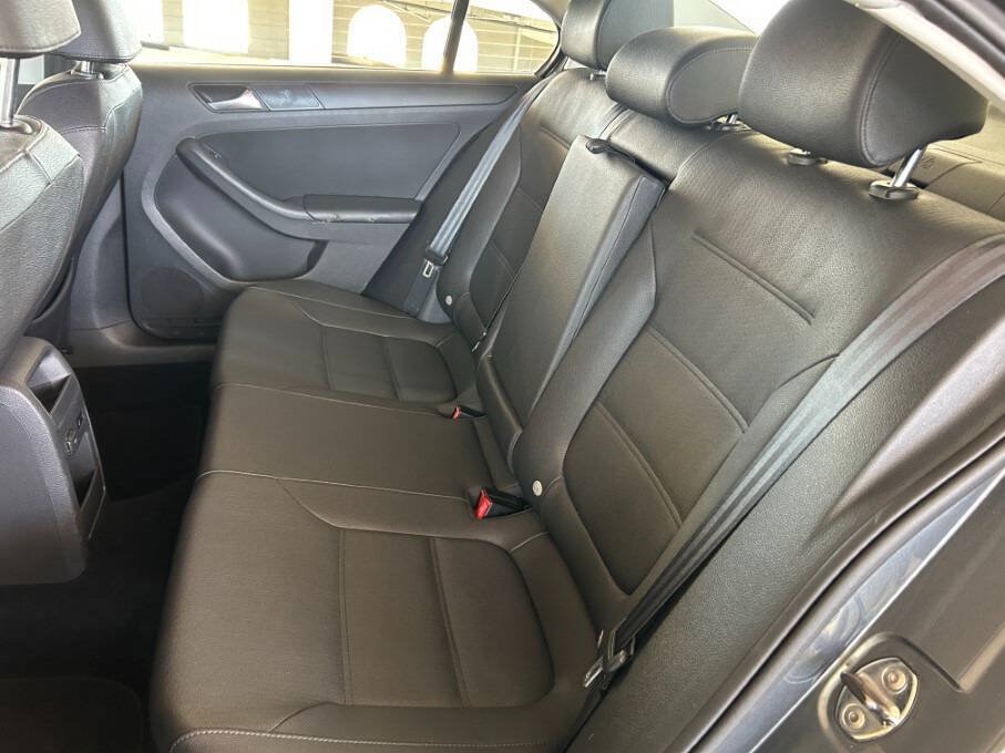 Used 2012 Volkswagen Jetta SE FWD image 22