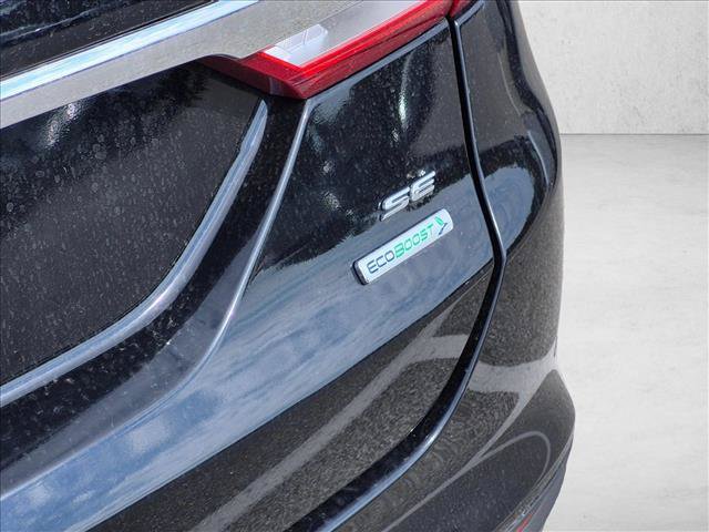 Used 2018 Ford Fusion SE w/ Equipment Group 201A FWD image 10