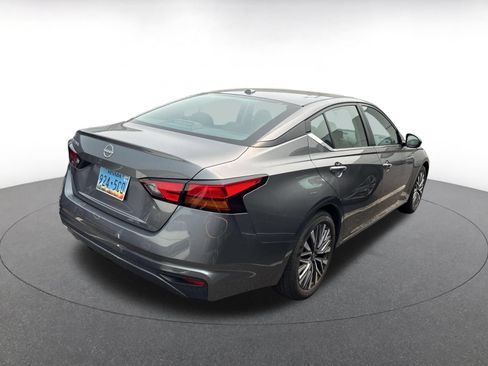 Used 2025 Nissan Altima 2.5 SV FWD image 10