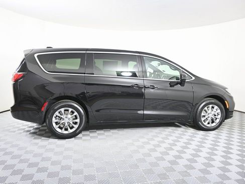 New 2026 Chrysler Pacifica Select image 7
