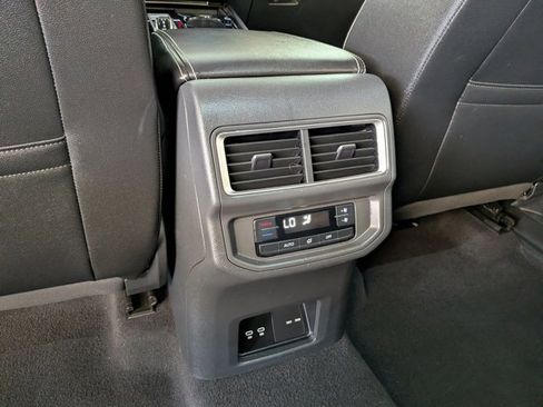 Used 2024 Volkswagen Atlas SE image 24