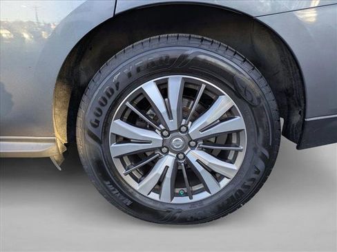 Used 2019 Nissan Pathfinder SV image 9