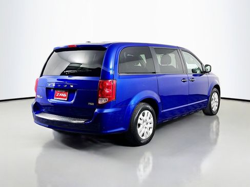 Used 2019 Dodge Grand Caravan SE w/ UConnect Hands-Free Group image 5