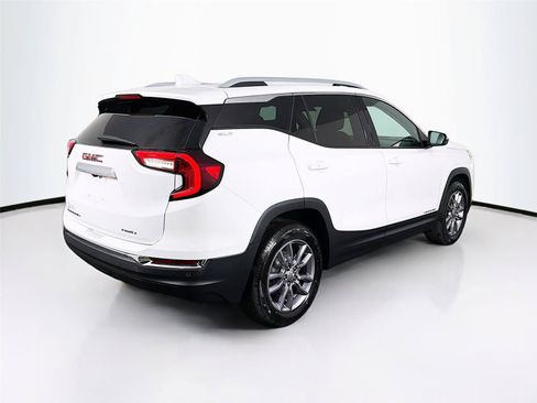 Used 2022 GMC Terrain SLT w/ Tech Package AWD/4WD image 11