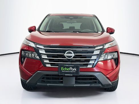 Used 2025 Nissan Rogue SV AWD/4WD image 2