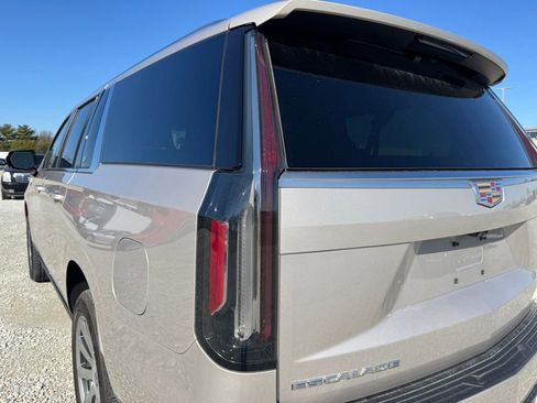 Certified 2021 Cadillac Escalade ESV Premium Luxury Platinum w/ Heavy-Duty Trailer Package image 13