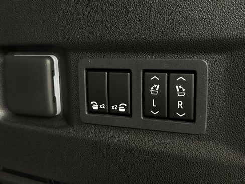 Used 2026 GMC Yukon Denali w/ Sun & Power Step Package image 15