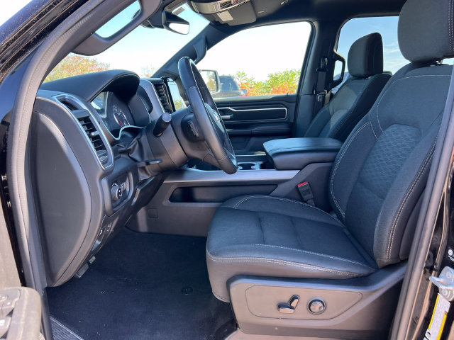 Used 2025 RAM 1500 Big Horn AWD/4WD image 4