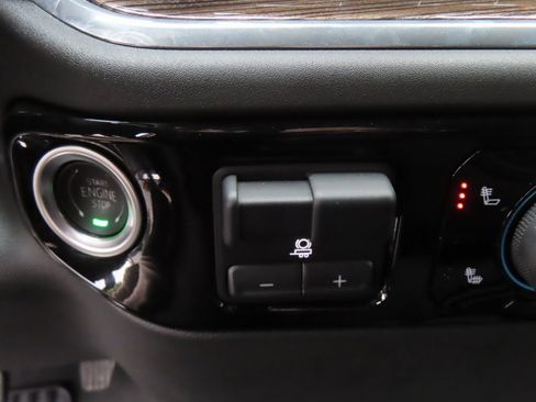 Used 2025 Chevrolet Silverado 1500 LT image 7