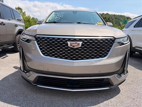 Used 2022 Cadillac XT6 Premium Luxury w/ Technology Package AWD/4WD image 6