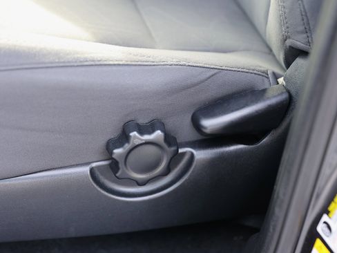 Used 2019 Toyota Tacoma TRD Sport image 18