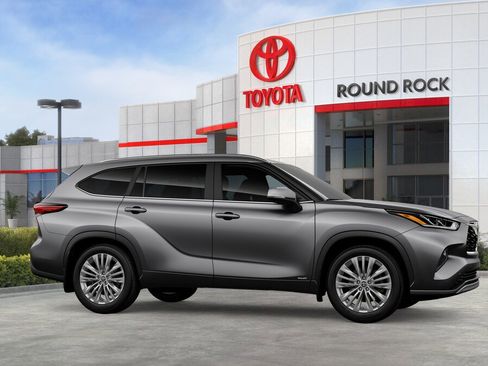 New 2026 Toyota Highlander Platinum image 13