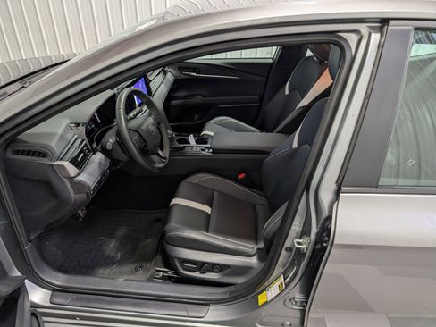 Used 2025 Toyota Camry SE image 14