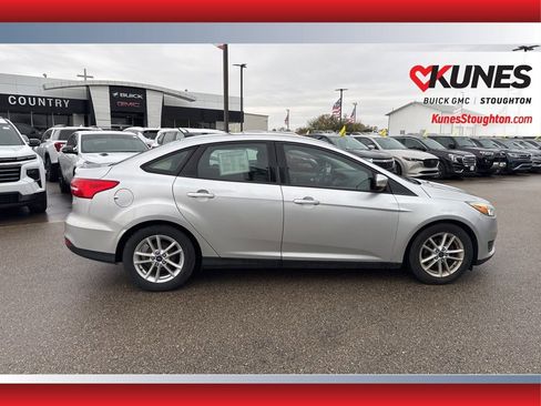 Used 2015 Ford Focus SE image 10