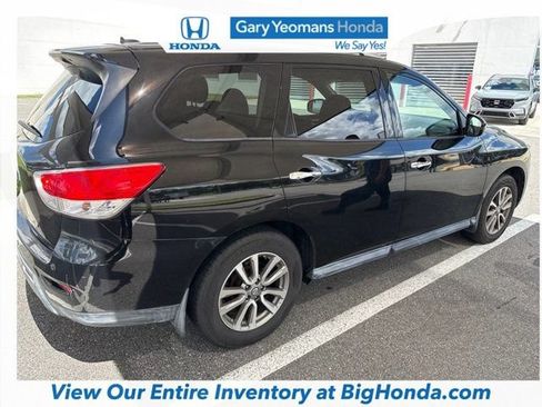 Used 2014 Nissan Pathfinder SV w/ Cargo Package FWD image 3