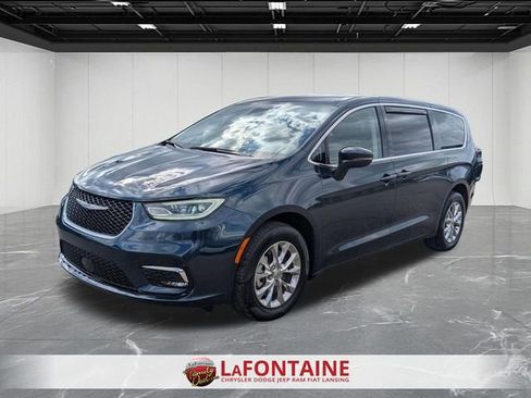 Used 2023 Chrysler Pacifica Touring-L image 1