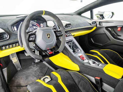 Used 2022 Lamborghini Huracan STO image 14