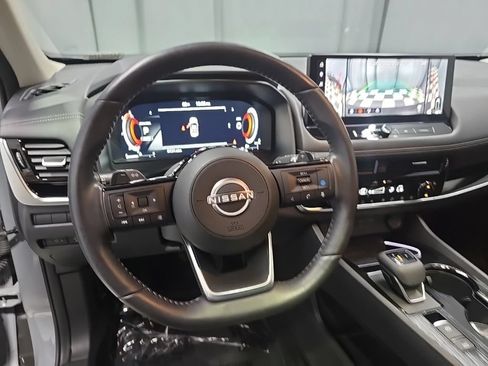Used 2024 Nissan Rogue SL w/ SL Premium Package AWD/4WD image 17