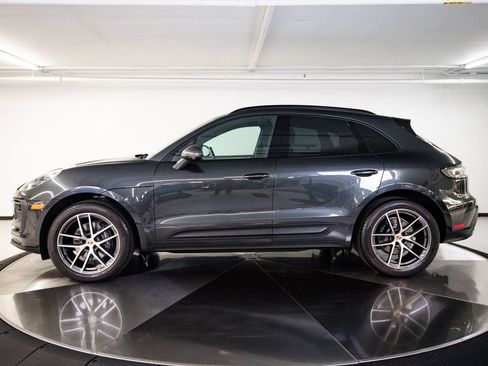 Certified 2024 Porsche Macan AWD/4WD image 2