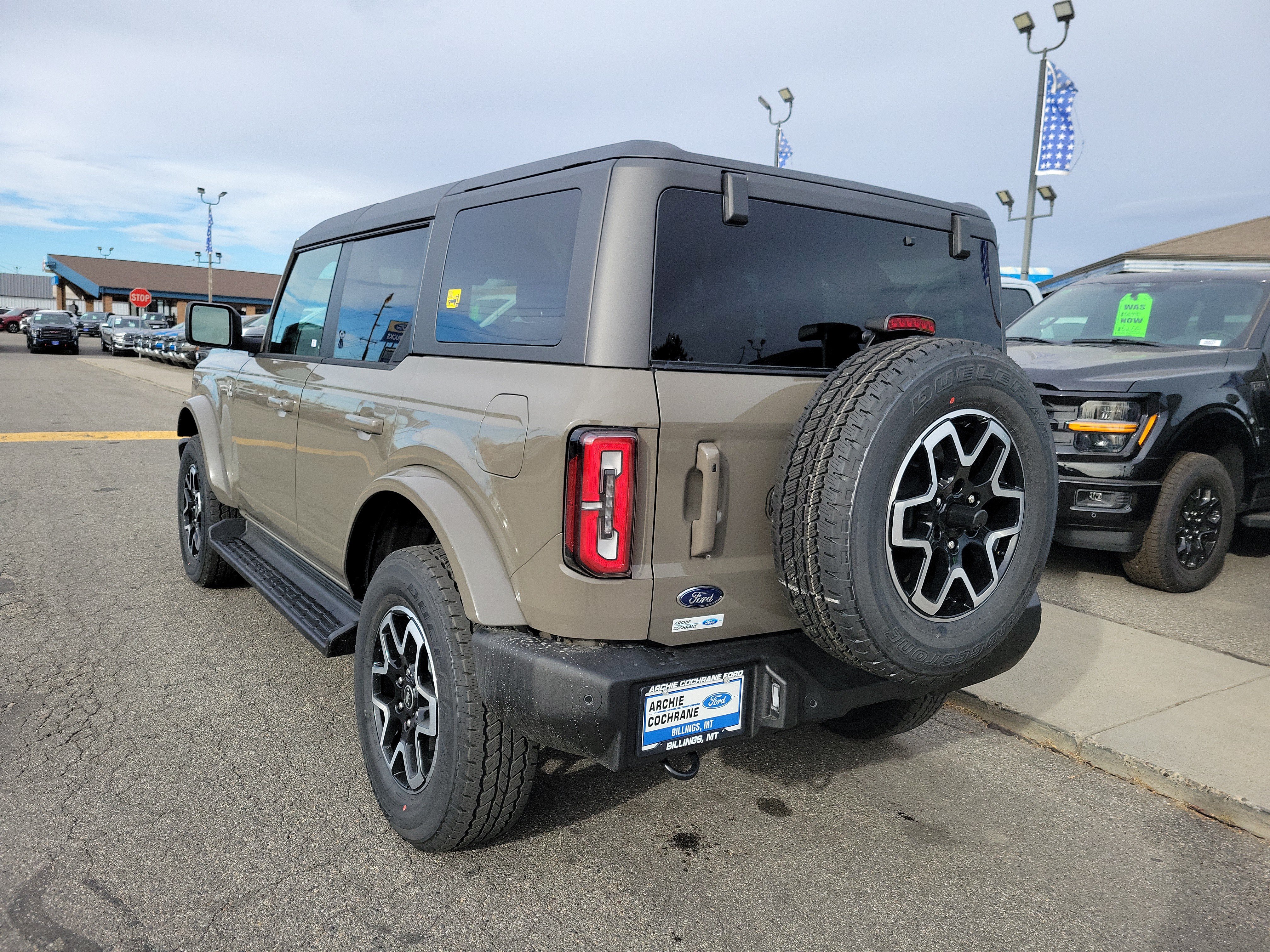 Used 2025 Ford Bronco Outer Banks AWD/4WD image 3