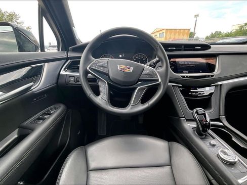 Used 2025 Cadillac XT5 Premium Luxury AWD/4WD image 5