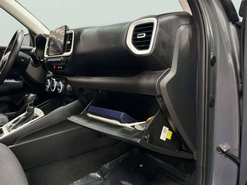 Used 2024 Hyundai Venue Limited FWD image 42