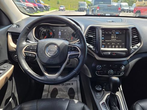 Used 2018 Jeep Cherokee Limited AWD/4WD image 17