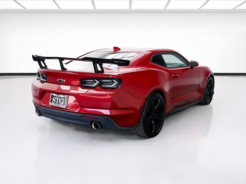 Used 2020 Chevrolet Camaro LT RWD image 4