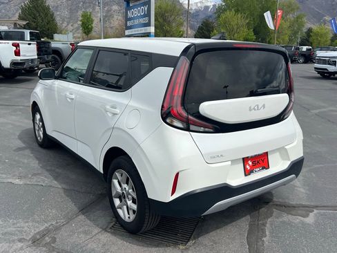 Used 2024 Kia Soul LX w/ Option Group 015 FWD image 13