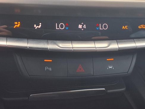 Used 2025 Cadillac XT4 Premium Luxury FWD image 5