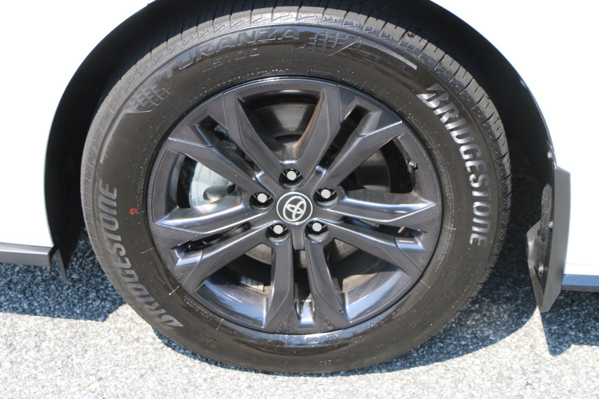 Used 2025 Toyota Sienna XSE AWD/4WD image 14