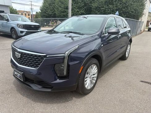 Used 2024 Cadillac XT4 Luxury FWD image 2
