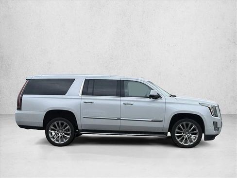 Used 2019 Cadillac Escalade ESV Luxury image 4