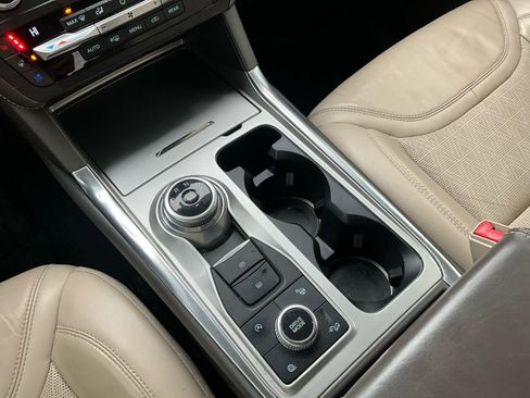 Used 2020 Ford Explorer Platinum w/ Premium Technology Package image 20