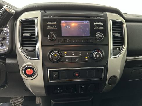 Used 2018 Nissan Titan SV image 25