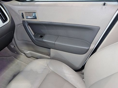 Used 2010 Ford Focus SEL image 33