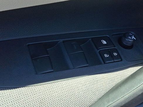 Used 2024 Toyota Corolla LE w/ LE Convenience Package FWD image 25