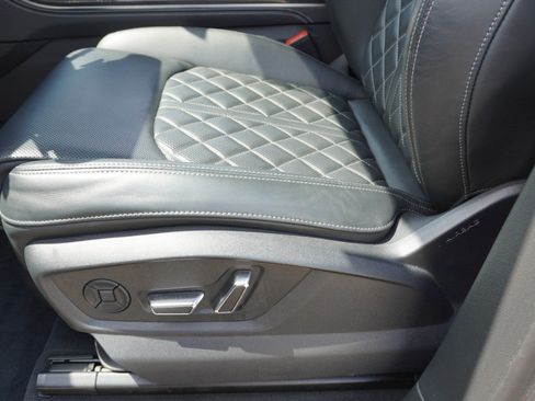 Used 2023 Audi SQ7 Premium Plus AWD/4WD image 23