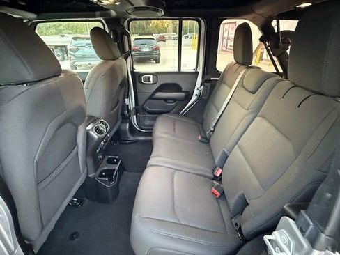 Used 2020 Jeep Wrangler Unlimited Sahara image 15