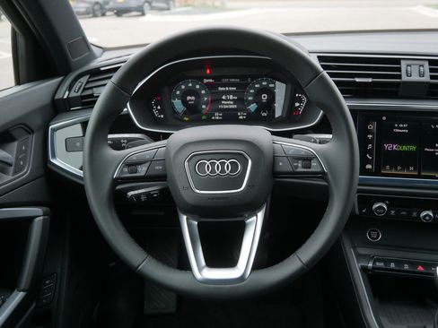 New 2025 Audi Q3 2.0T Premium image 11