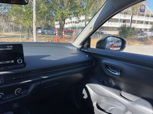 Used 2025 Honda HR-V LX image 33