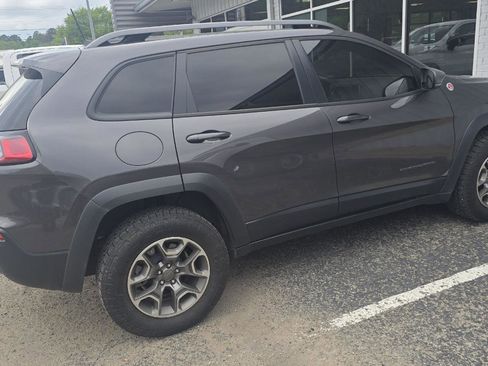 Used 2021 Jeep Cherokee Trailhawk image 3